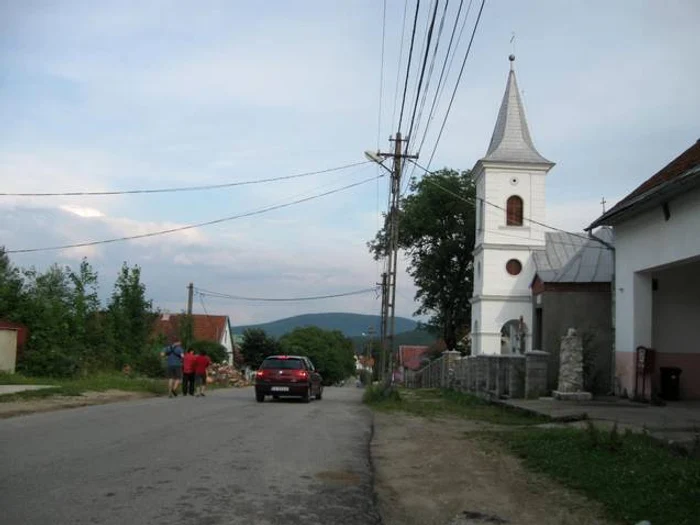 Apele sunt tubluri în liniştitul sat Gărâna 