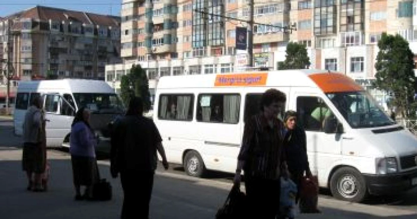 Botoşani: SC Microbuzul SRL va asigura transportul local cu maxi taxi în următorii şase ani