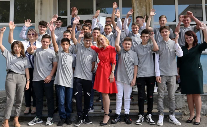 Primii 21 de elevi care vor studia în sistem dual FOTO: Liberty Galați 