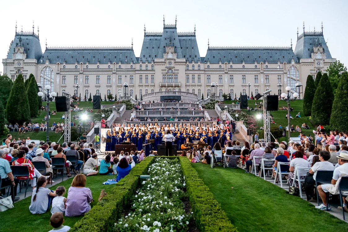 Grădinile IULIUS, scenă pentru evenimente în aer liber 