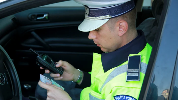 
    Cei de la Poliția Română spun că există 3.174 de device-uri date oamenilor legii, dar că mai au de cumpărat peste 8.300  