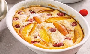 clafoutis cu piersici jpg