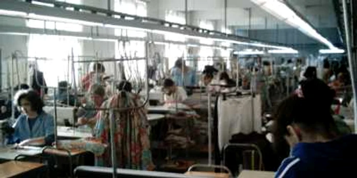 Puţini şomeri acceptă să lucreze în atelierele fabricii Mondiala
