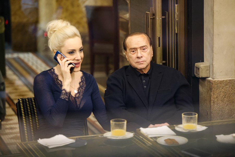 Testamentul lui Berlusconi. Suma uriașă pe care o va primi ultima sa parteneră, în vârstă de 33 de ani