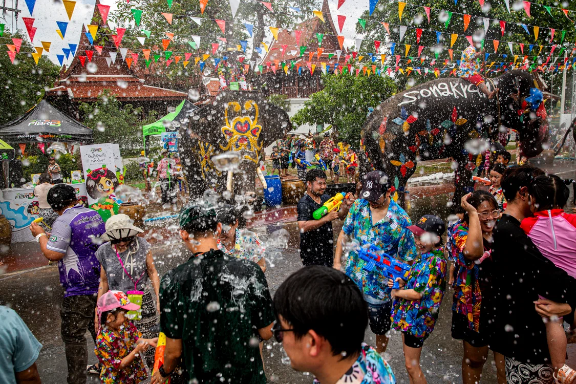 Localnicii și turiștii s-au bătut cu apă (Foto: GettyImages)