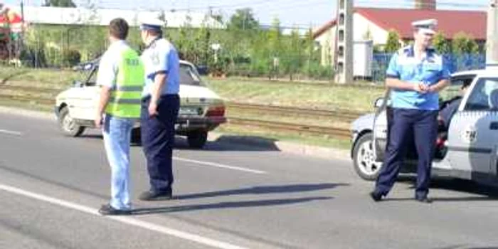 Polițiștii au controlat mai multe autoturisme, oprite în trafic