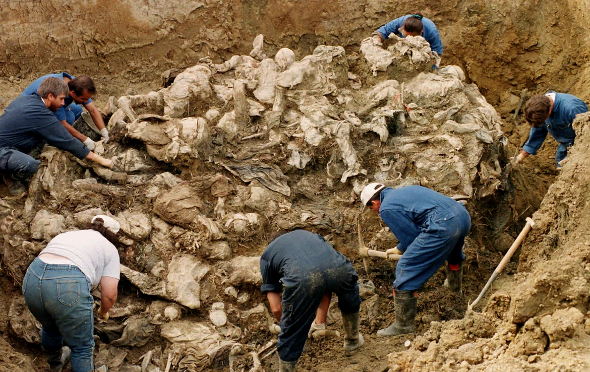 Sute de cadavre au fost aruncate în gropi comune în timpul Războiului din Bosnia