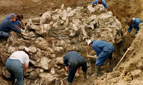 Sute de cadavre au fost aruncate în gropi comune în timpul Războiului din Bosnia jpeg