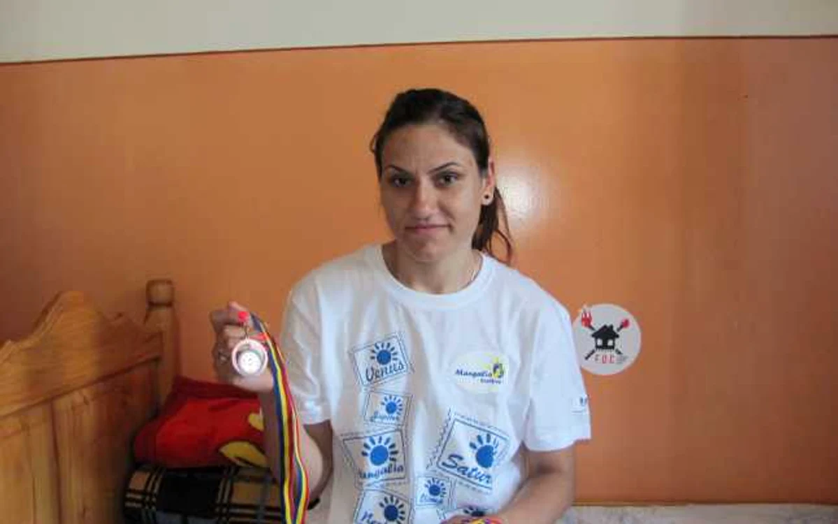 Adelina este prima campioană mondială la lupte pe plajă