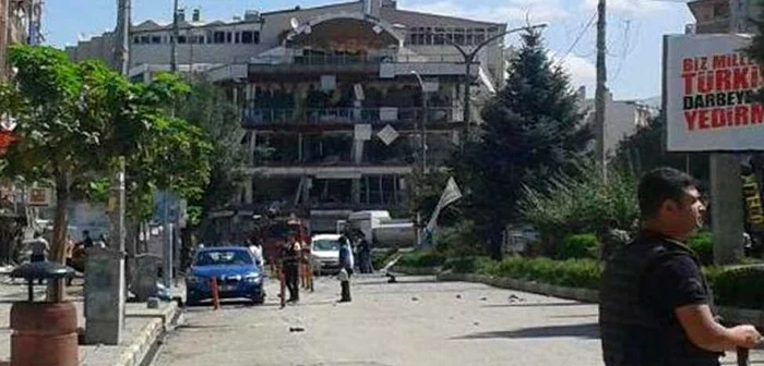 Explozia unei maşini capcană a avut loc în apropierea sediului partidului preşedintelui Recept Erdogan din oraşul Van
