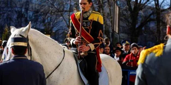 Spectacol marca Teatrul Anton Pann de Ziua Micii Uniri cu Mihai Viteazul Cuza si Regina Maria călare la Râmnicu Vâlcea Foto Teatrul Anton Pann 