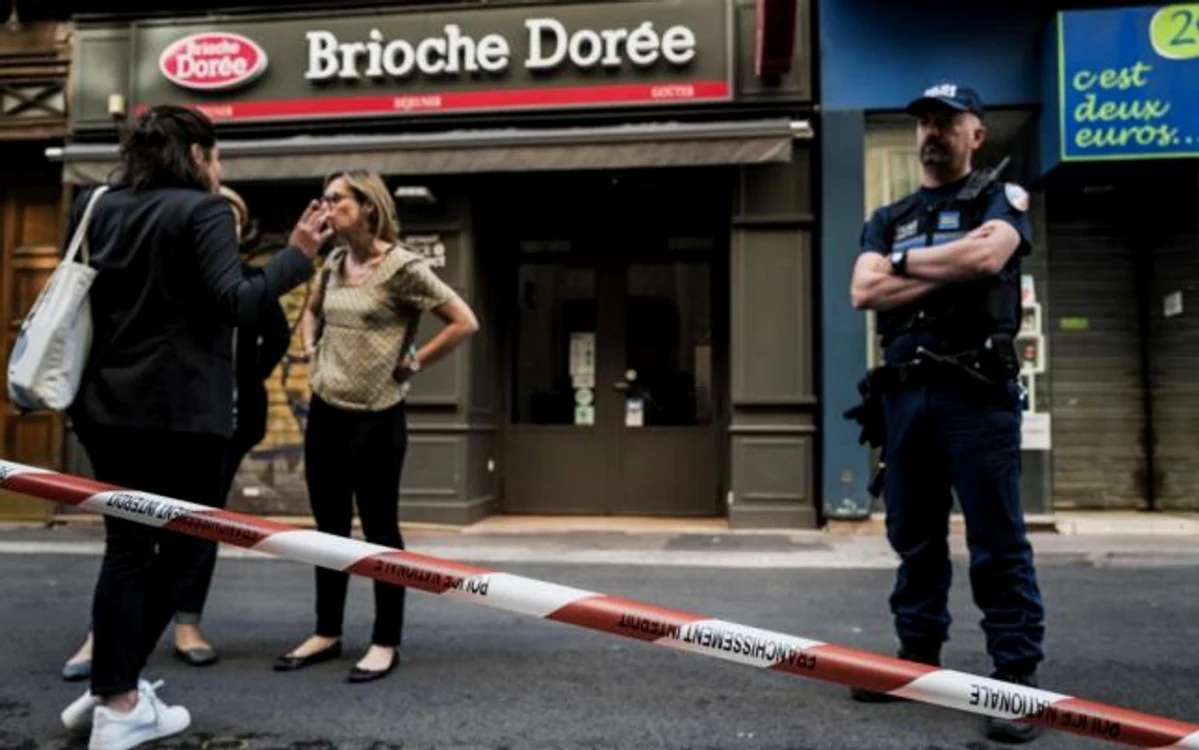 Atacul a avut loc în faţa unei patiserii din Lyon
