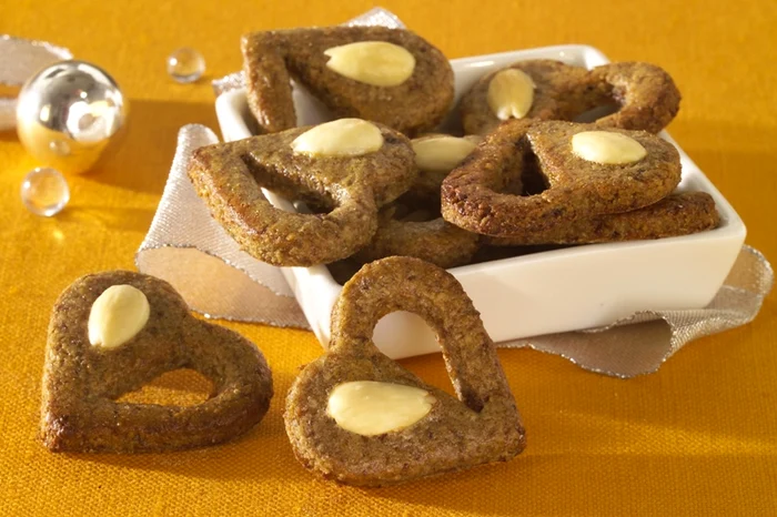 
    Inimioare cu migdale  