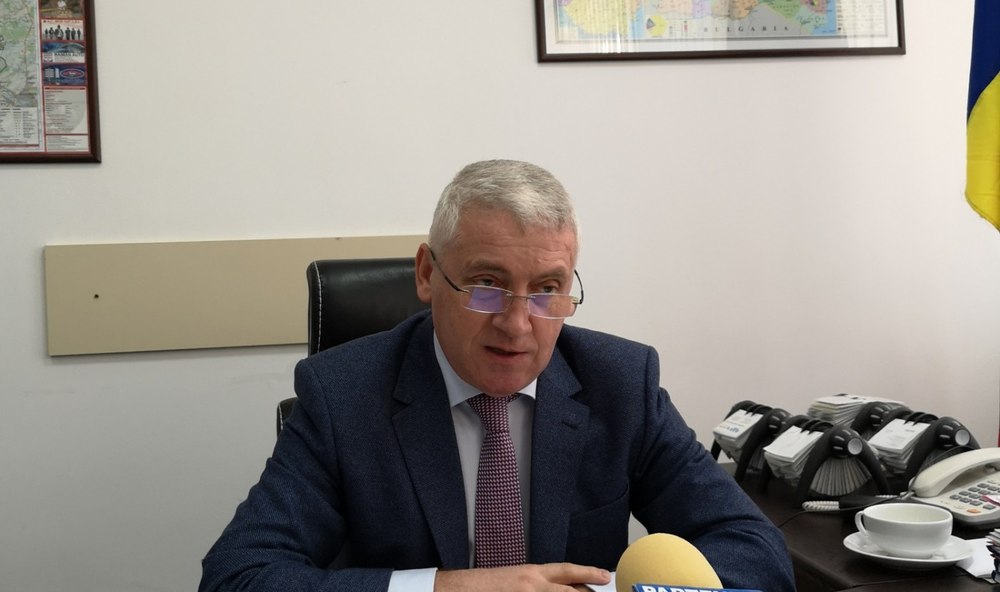 Adrian Ţuţuianu (PSD), numit secretar de stat în cadrul Secretariatului General al Guvernului. Funcția primită de Dan Reşitnec