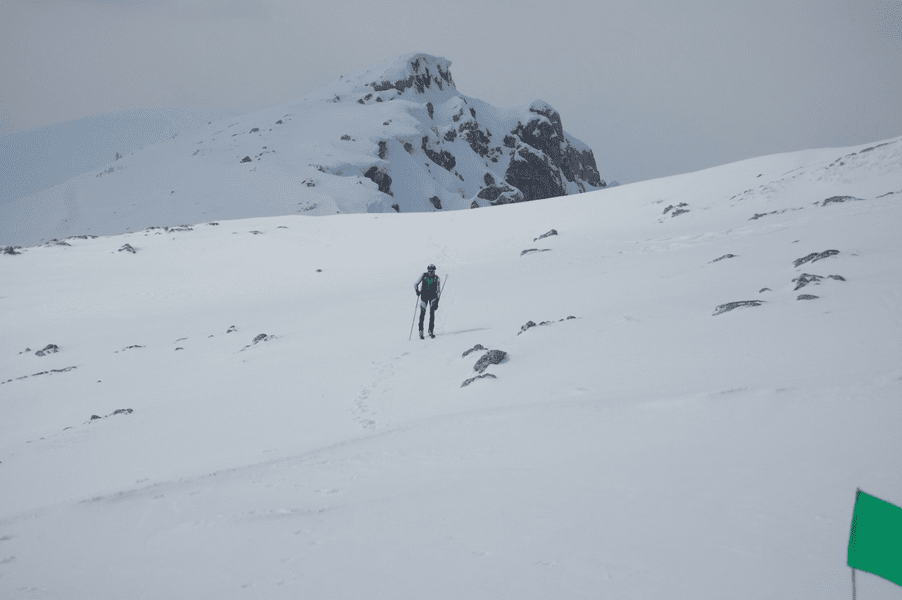 Schi și plimbări cu snowmobilul, la peste 1.600 de metri altitudine, în Munții Bucegi VIDEO
