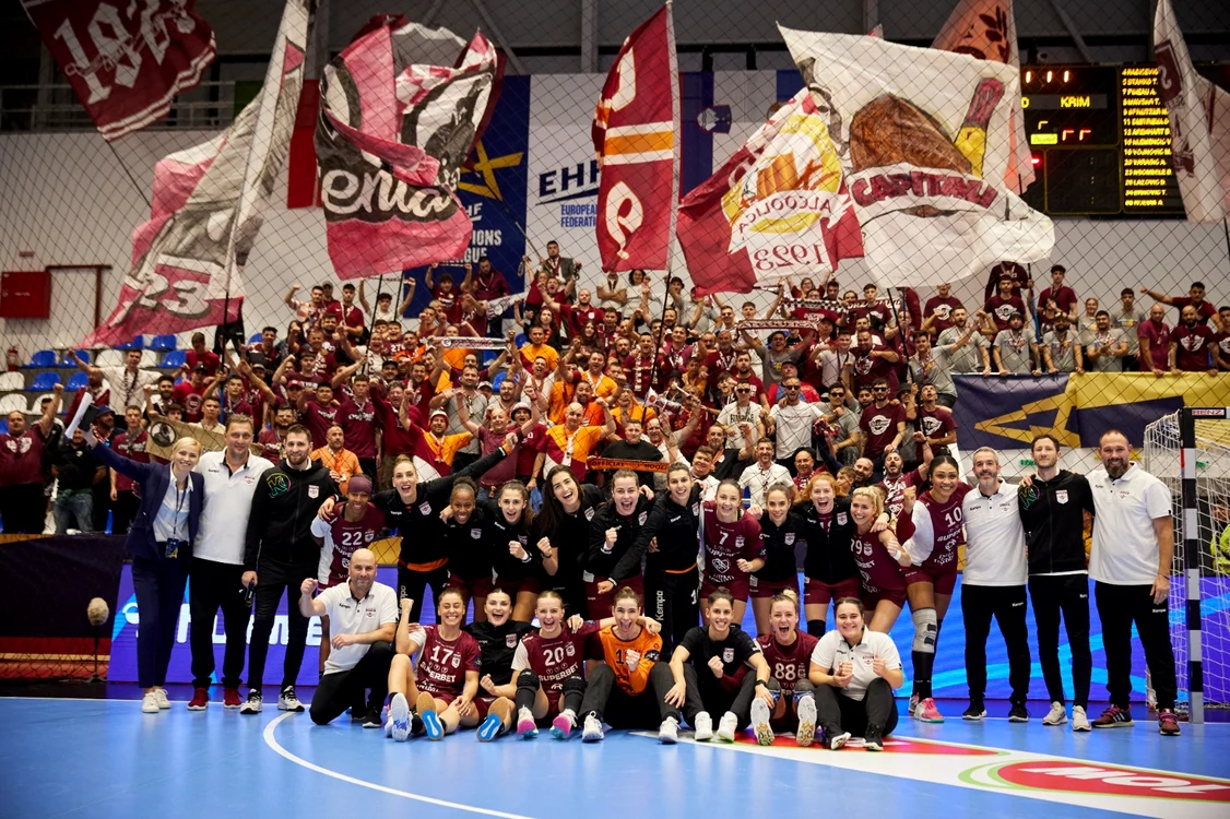 Rapidistele, bucurându-se de victoria uriașă FOTO: Facebook/Handbal Rapid București