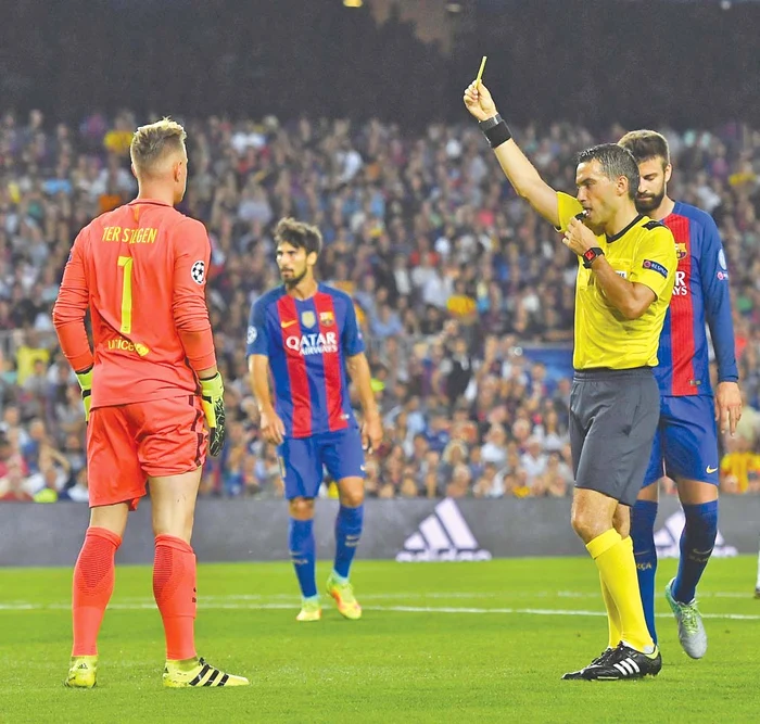 
    Haţegan a avut o  sarcină uşoară în  meciul de la Barcelona  