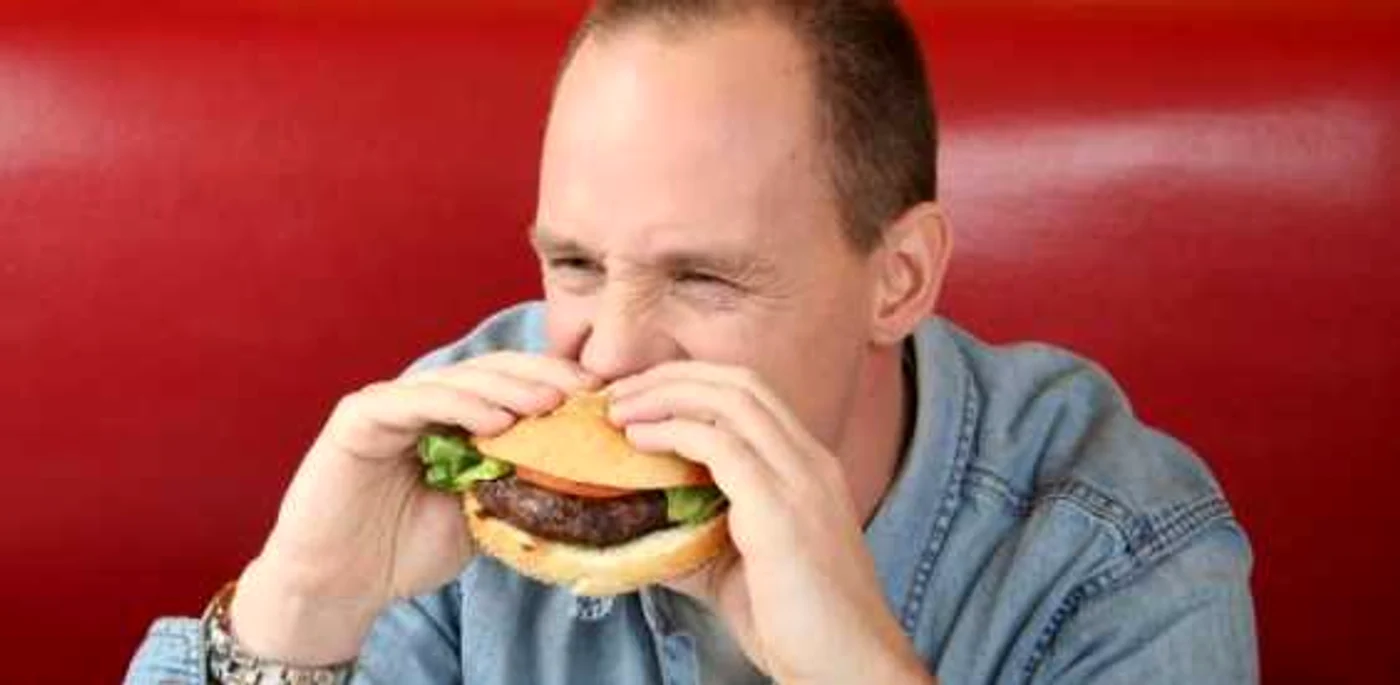 Hamburgerii conţin grăsimi "rele" care afectează membranele neuronilor
