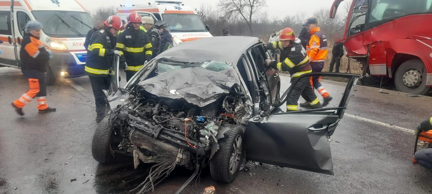 Cele două victime au rămas încarcerate FOTO ISU Ialomița