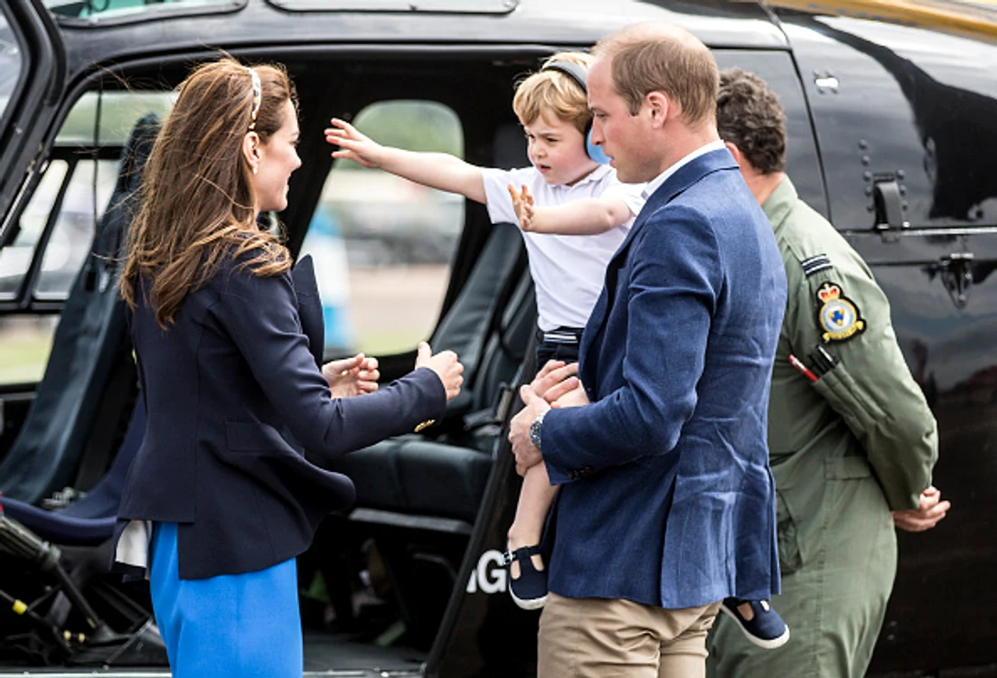 
    Kate Middleton și Prințul William l-au dus pe micul George la un spectacol aviaticFoto Getty  