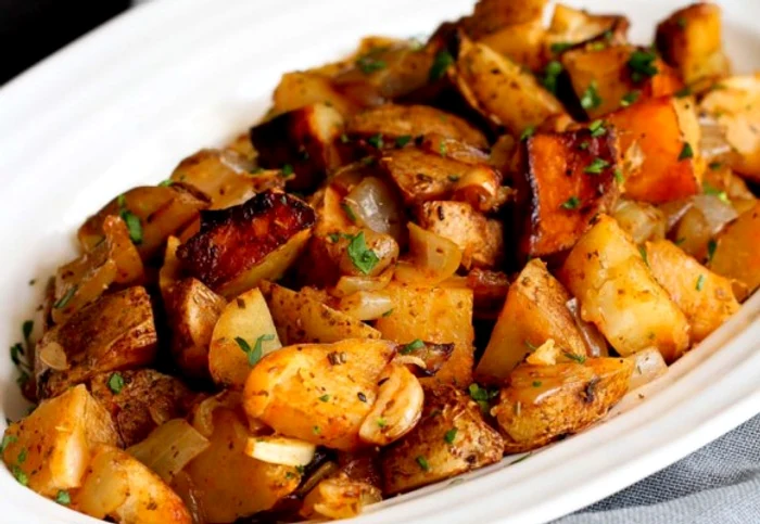 Prepară cartofii pe grătar, cu multe condimente!clickpoftabuna.ro