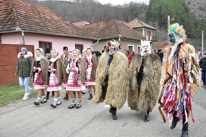 Colindători în Roşia, Bihor. Foto Vasile Todinca