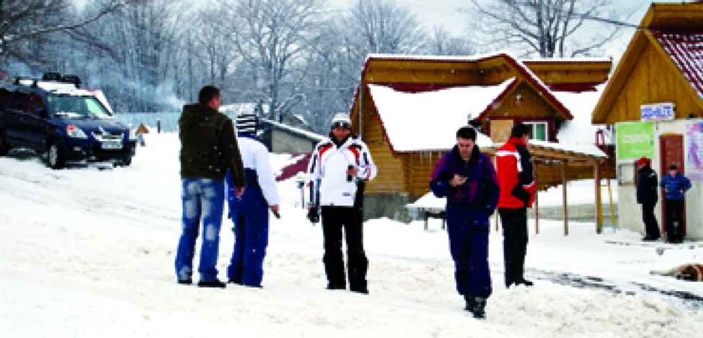 Hunedoara: Amatorii de schi au sosit pe pârtiile din Parâng