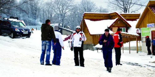 Hunedoara: Amatorii de schi au sosit pe pârtiile din Parâng