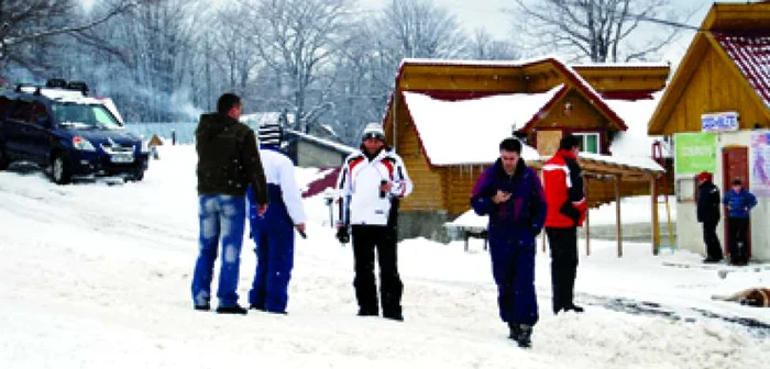 Hunedoara: Amatorii de schi au sosit pe pârtiile din Parâng