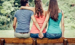 infidelitate un barbat doua femei threesome shutterstock 332233235 jpg