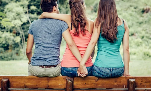 infidelitate un barbat doua femei threesome shutterstock 332233235 jpg