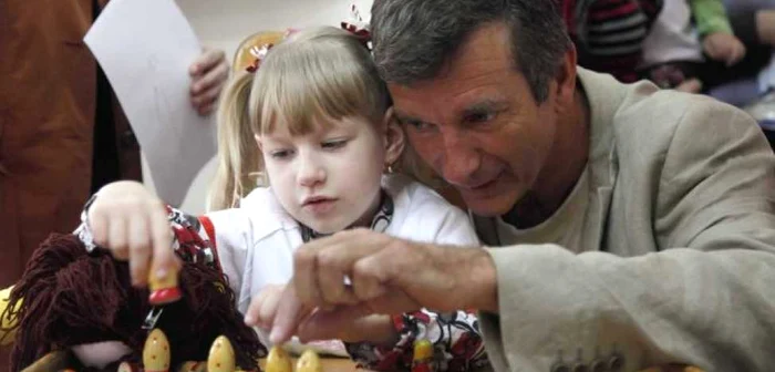 Tony Hawks, împreună cu una dintre copilele de la centrul de reabilitare ce-i poartă numele FOTO: Arhivă personală