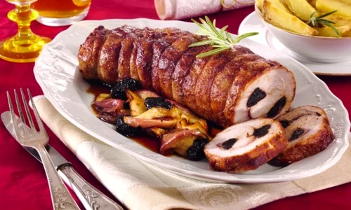 rulada din carne de porc cu prune uscate 580x400 jpeg
