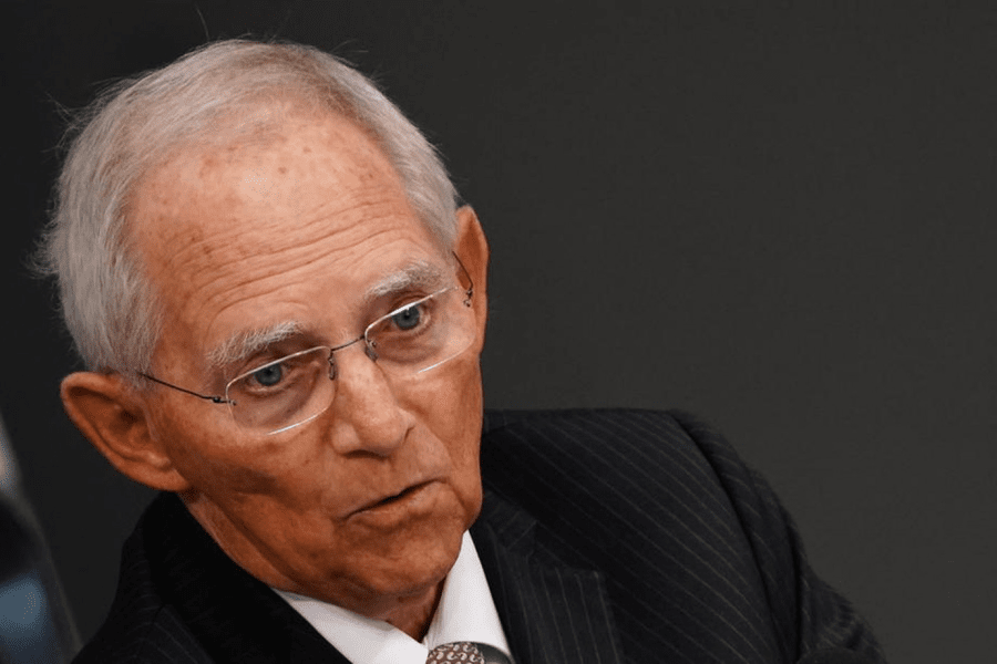 Conservatorul Wolfgang Schäuble o critică aspru pe Angela Merkel şi regretă „erorile” cu privire la Rusia