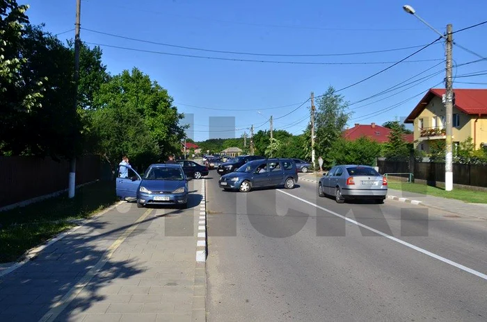 Maşinile au întors în mijlocul drumului