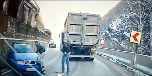accident defileul jiului foto facebook jpg