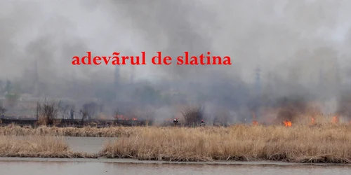 Fumul gros al incendiului a putut fi zărit de la mai mulţi kilometri distanţă