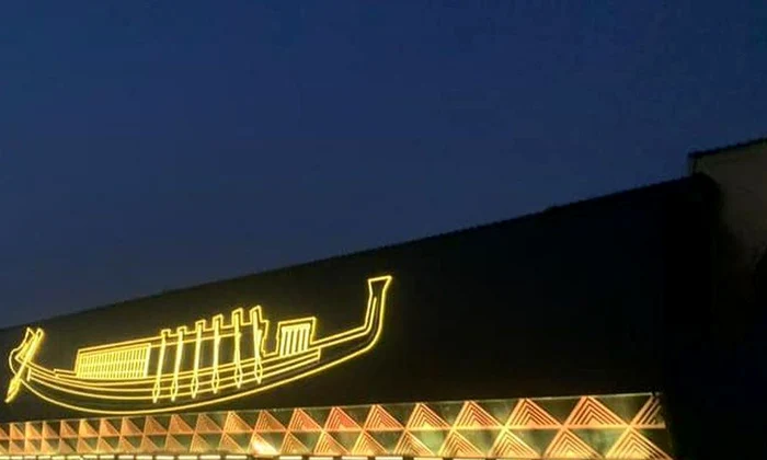 Barca solară intactă a faraonului Keops, veche de 4 600 de ani, a fost dusă la noul muzeu din Giza jpeg
