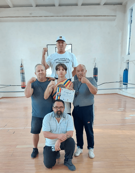 Mădălin Băncescu, noua speranță a boxului românesc. Învață la un liceu de elită și a făcut senzație în ring