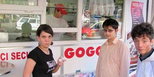 În pauza mare copiii iau cu asalt fast food-urile
