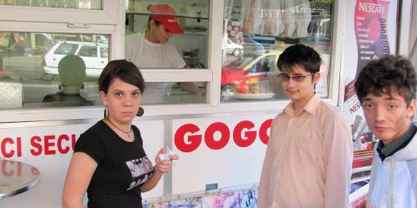 În pauza mare copiii iau cu asalt fast food-urile