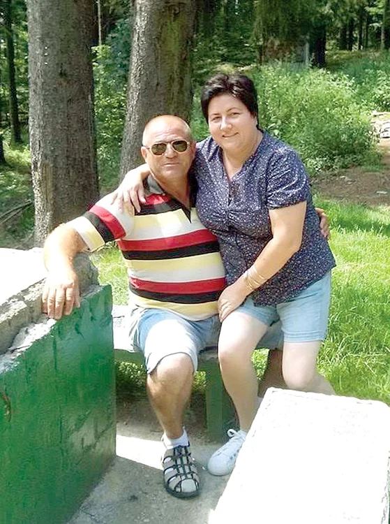 Împreună cu soţia