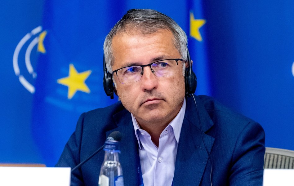 Europarlamentarul PSD Dragoș Benea critică Bruxelles-ul în privința strategiei privind egalitatea LGBTQ+: „Copiii nu își pot alege genul”
