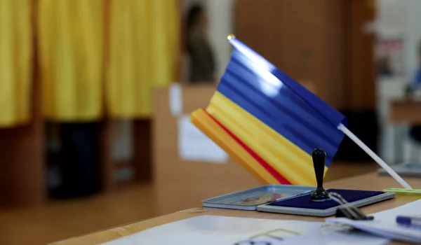 Secție de vot - alegeri - stampila FOTO Reuters