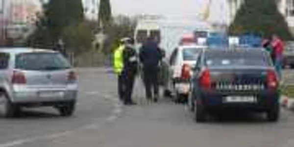 Zeci de jandarmi si politisti fac Revelionul in strada