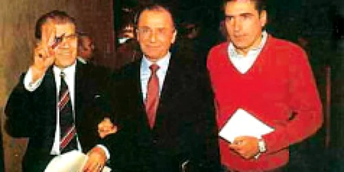 Dumitru Mazilu (stânga), alături de Ion Iliescu şi de Petre Roman