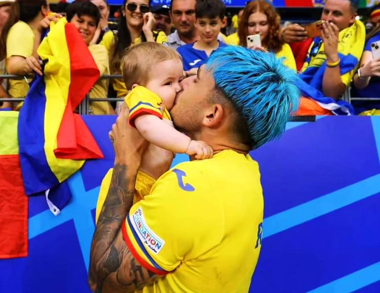 Andrei Rațiu și-a sărutat bebelușul în fața zecilor de mii de fani FOTO: FB