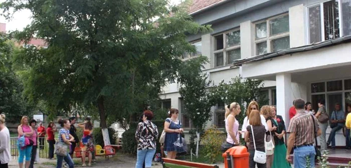 Părinţi şi cadre didactice de la Grădiniţa Prieteniei