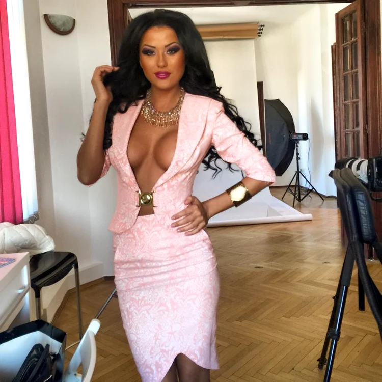 Daniela este foarte relaxată în faţa aparatului de fotografiatFoto: arhiva personală