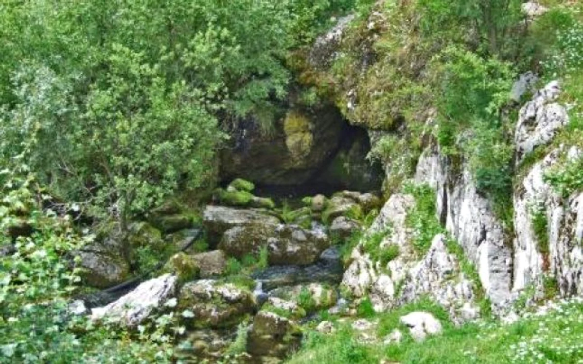 Peștera Isverna va fi sursa de apă curentă a localnicilor